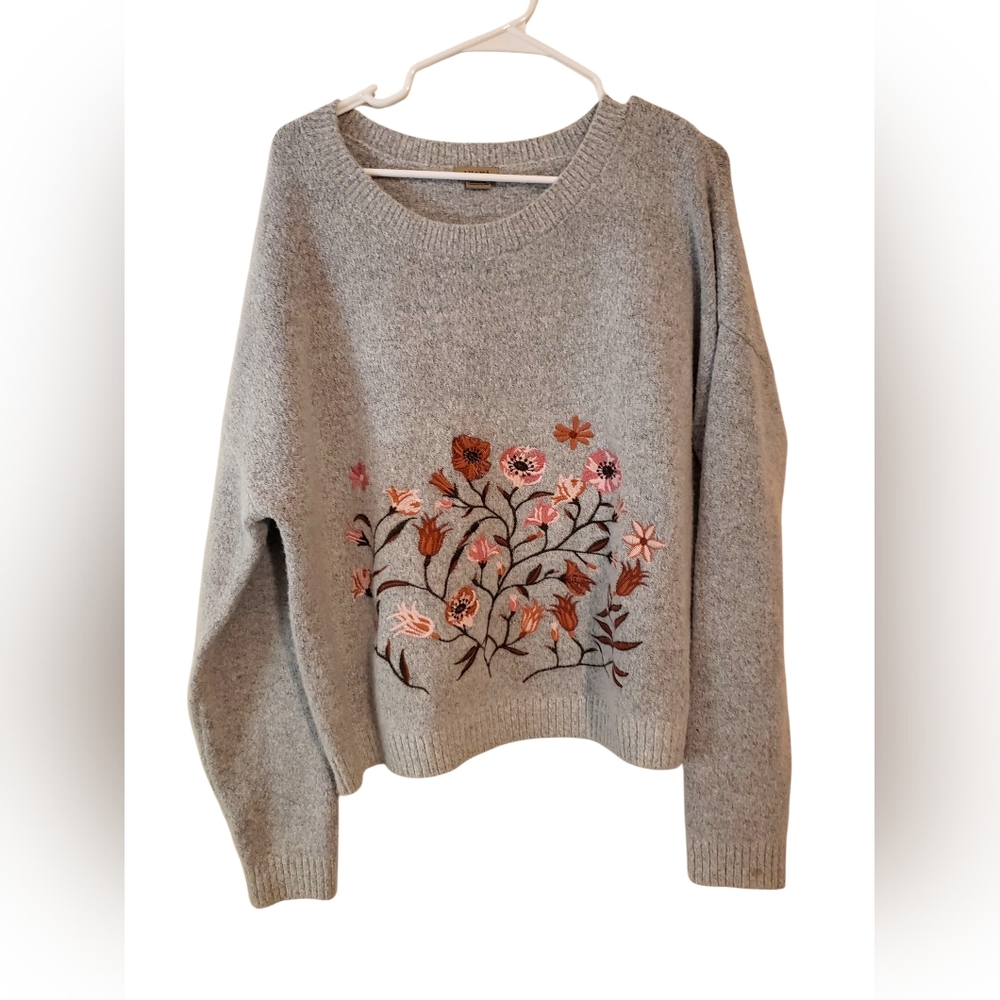 Anama Gray Sweater with Floral Embroidery